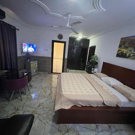 Nesta Barron -Home Away From Home North Legon Экстерьер фото