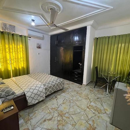 Nesta Barron -Home Away From Home North Legon Экстерьер фото