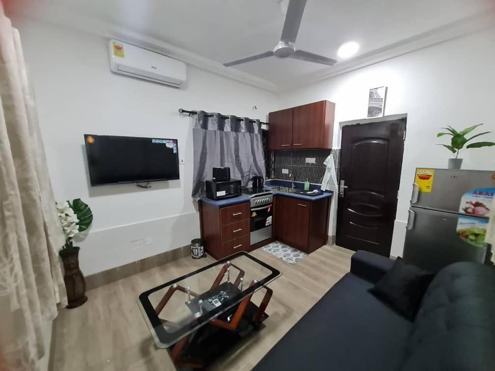 Nesta Barron -Home Away From Home North Legon Экстерьер фото