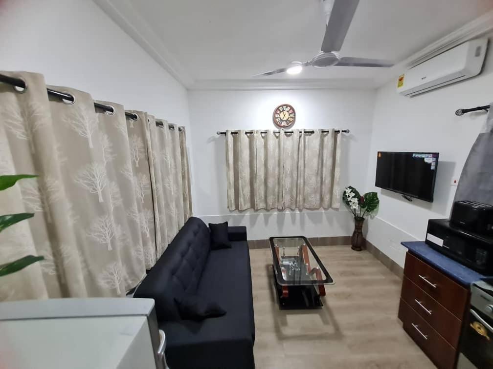 Nesta Barron -Home Away From Home North Legon Экстерьер фото