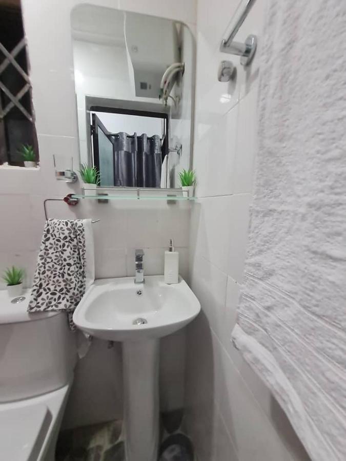 Nesta Barron -Home Away From Home North Legon Экстерьер фото