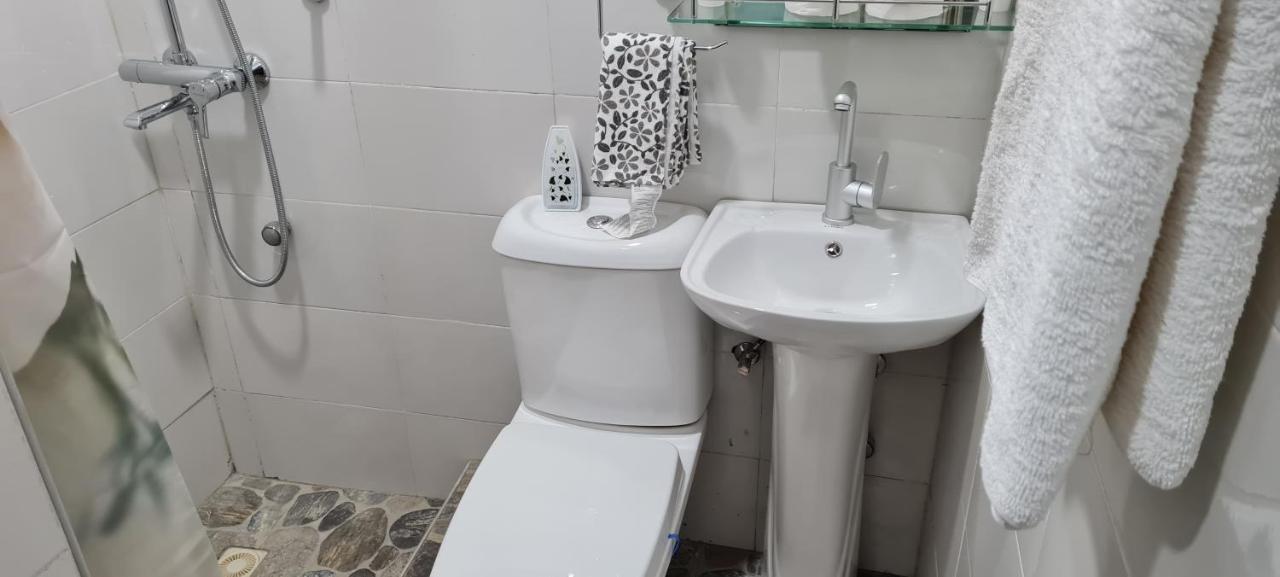 Nesta Barron -Home Away From Home North Legon Экстерьер фото