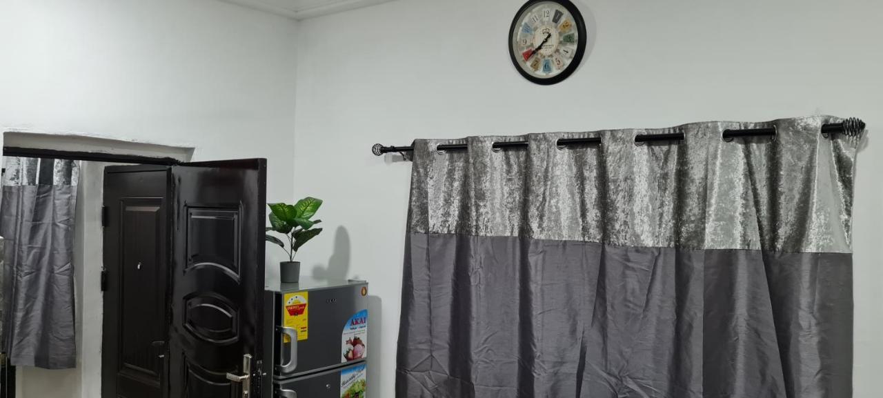 Nesta Barron -Home Away From Home North Legon Экстерьер фото