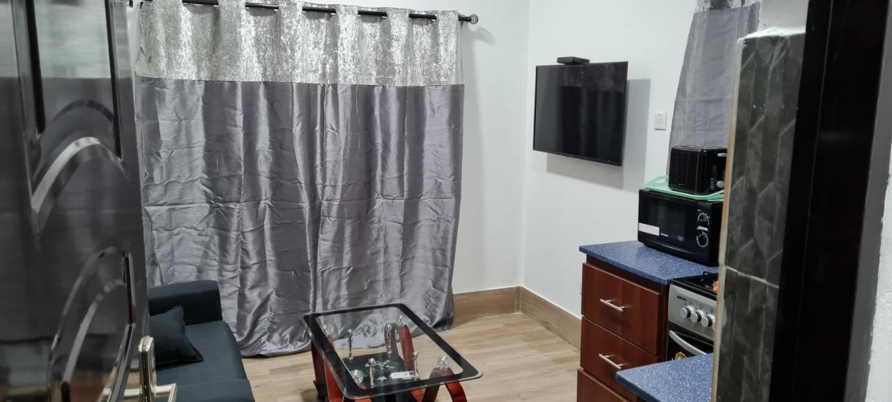Nesta Barron -Home Away From Home North Legon Экстерьер фото