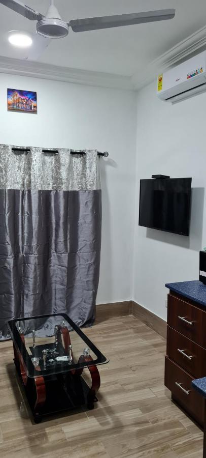 Nesta Barron -Home Away From Home North Legon Экстерьер фото