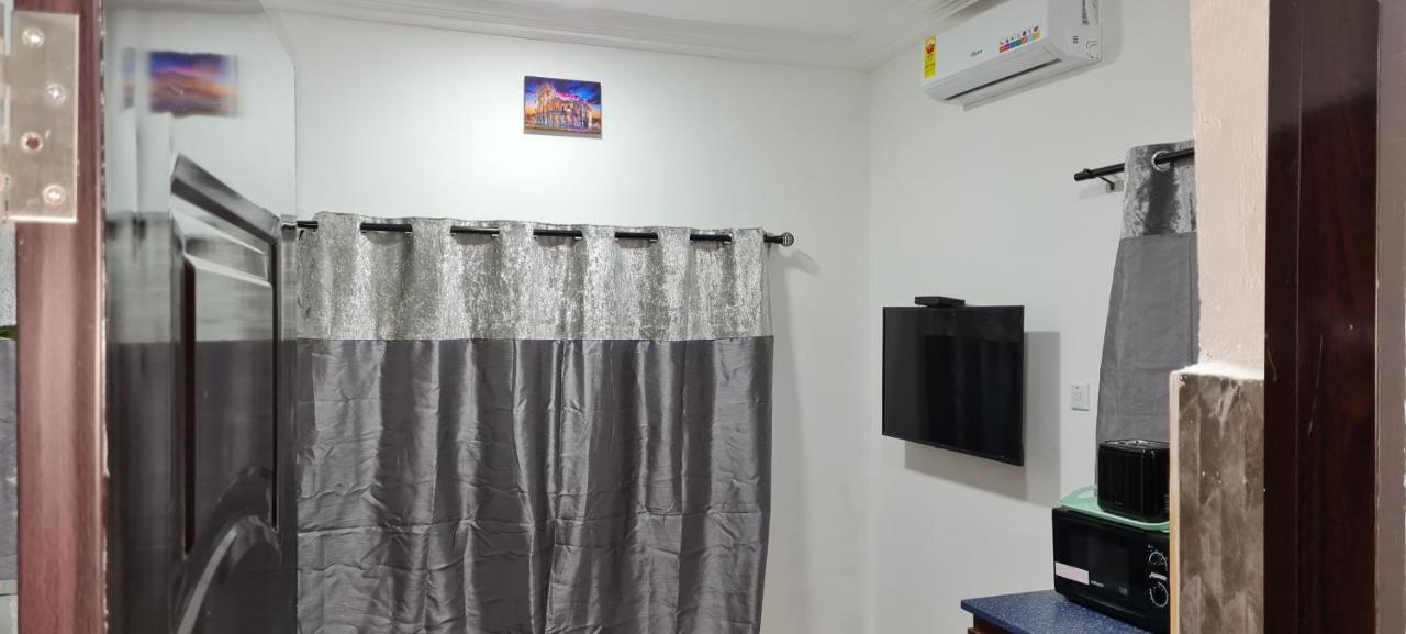 Nesta Barron -Home Away From Home North Legon Экстерьер фото