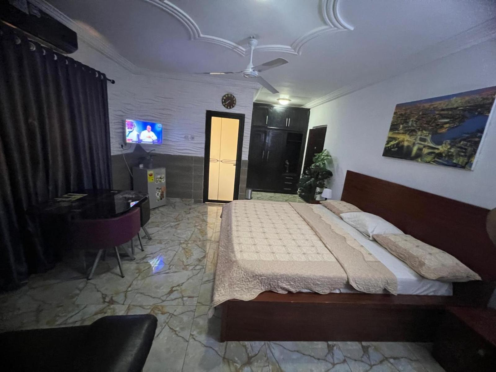 Nesta Barron -Home Away From Home North Legon Экстерьер фото