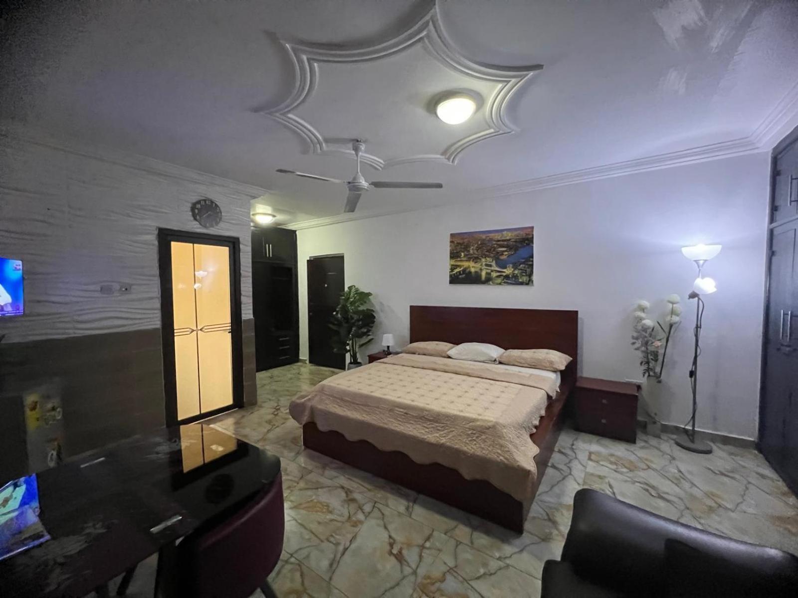 Nesta Barron -Home Away From Home North Legon Экстерьер фото