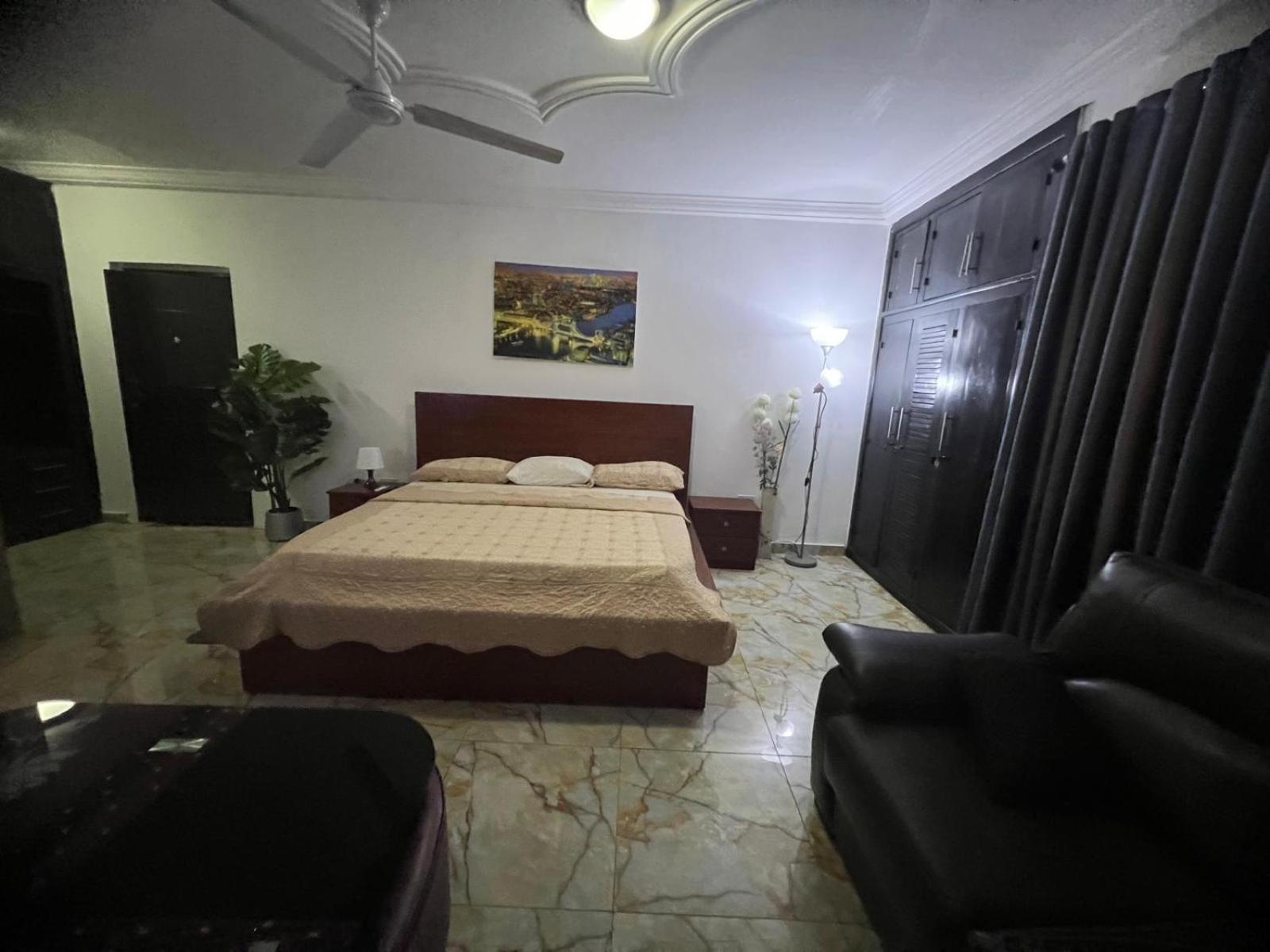 Nesta Barron -Home Away From Home North Legon Экстерьер фото