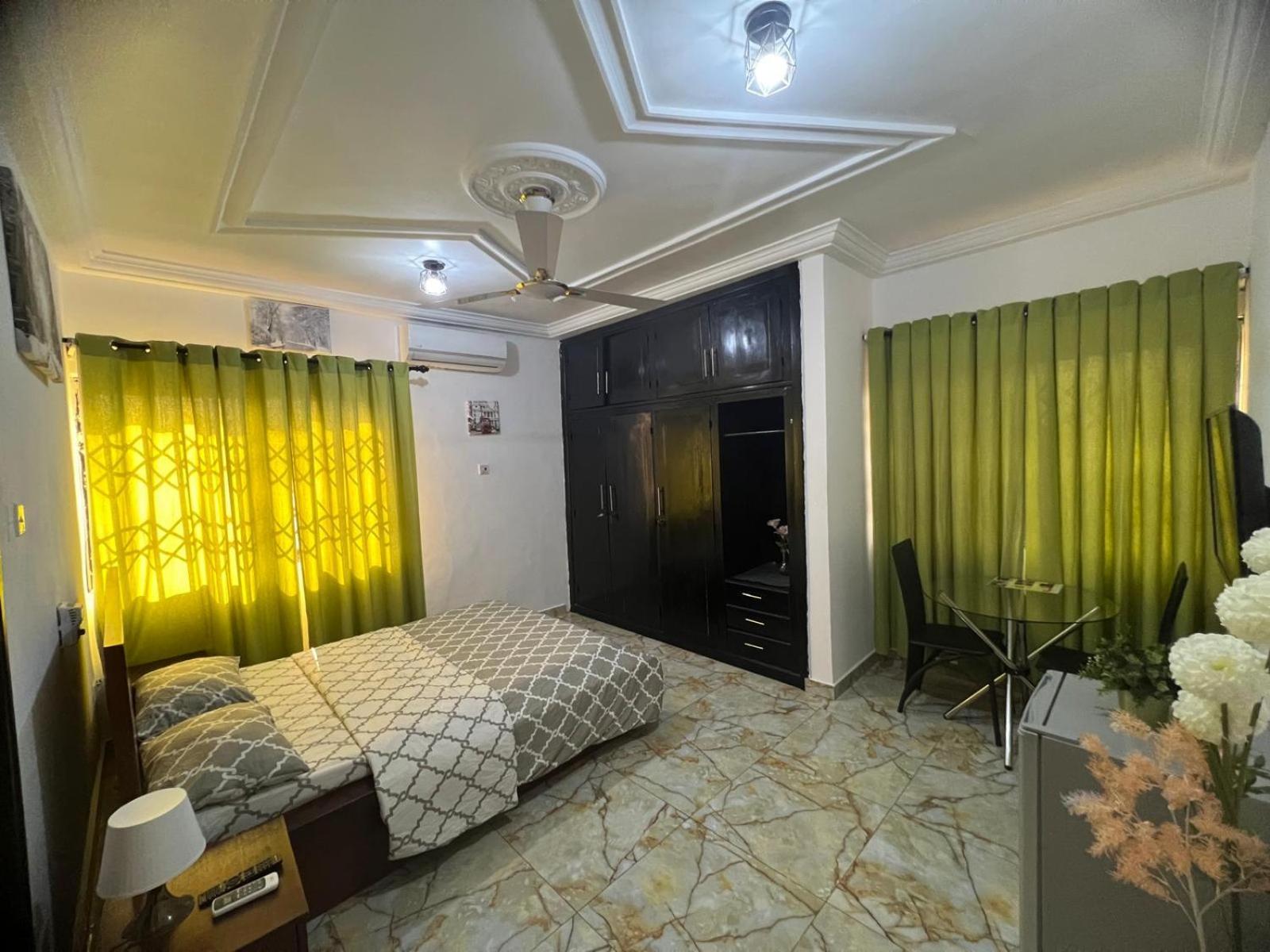 Nesta Barron -Home Away From Home North Legon Экстерьер фото