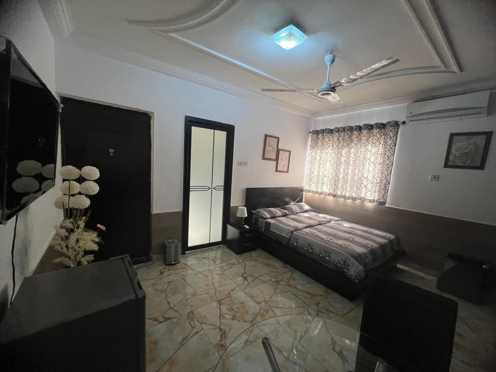 Nesta Barron -Home Away From Home North Legon Экстерьер фото