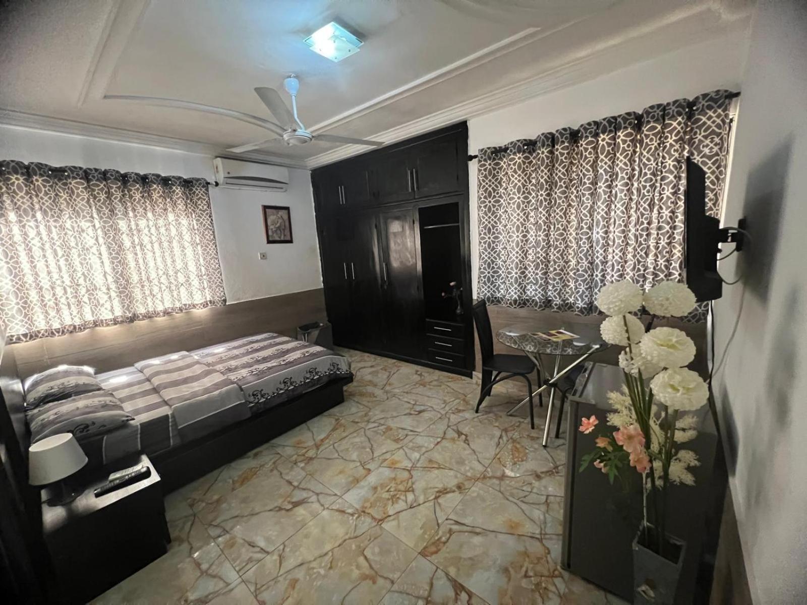 Nesta Barron -Home Away From Home North Legon Экстерьер фото